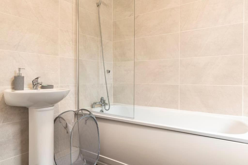 3-bedroom In L15 With Free Parking * Liverpool