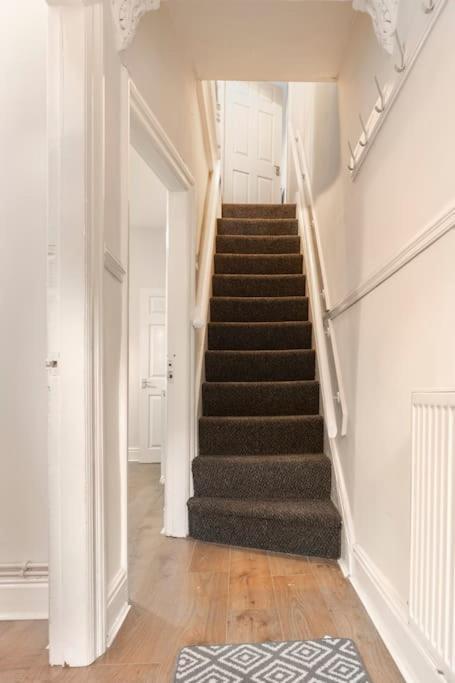 Apartment 3-bedroom In L15 With Free Parking *